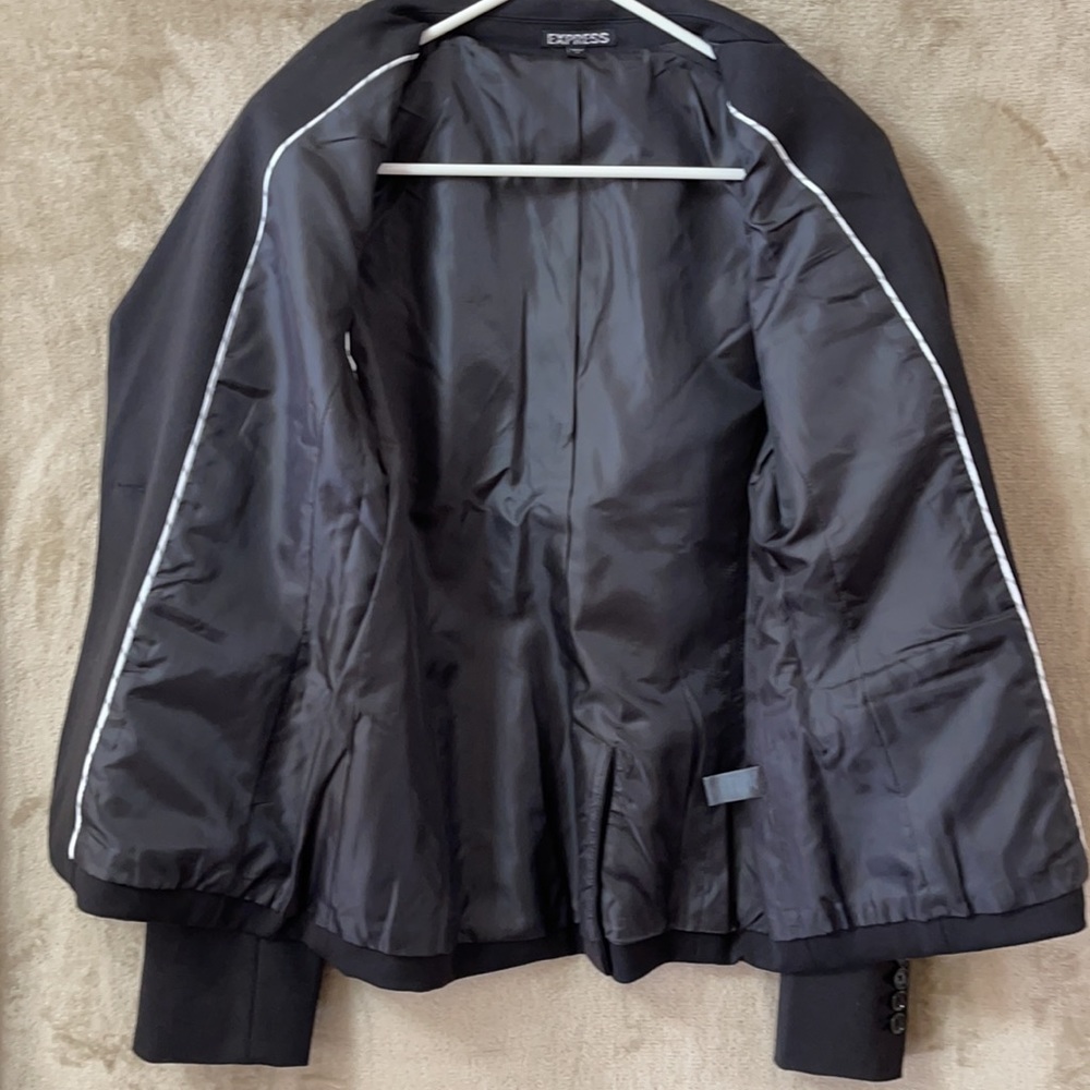 Blazer - Picture 3 of 5